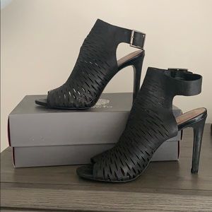 Vince Camuto “KayJay” cage heels in Black *size 9*